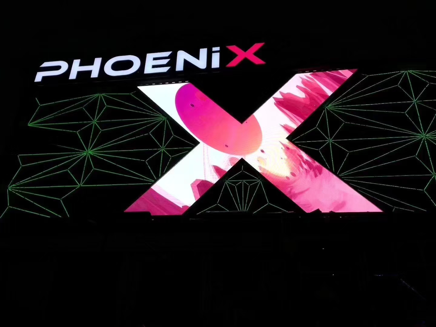文山菲尼斯酒吧户外 P8 LED 显示屏控制系统项目