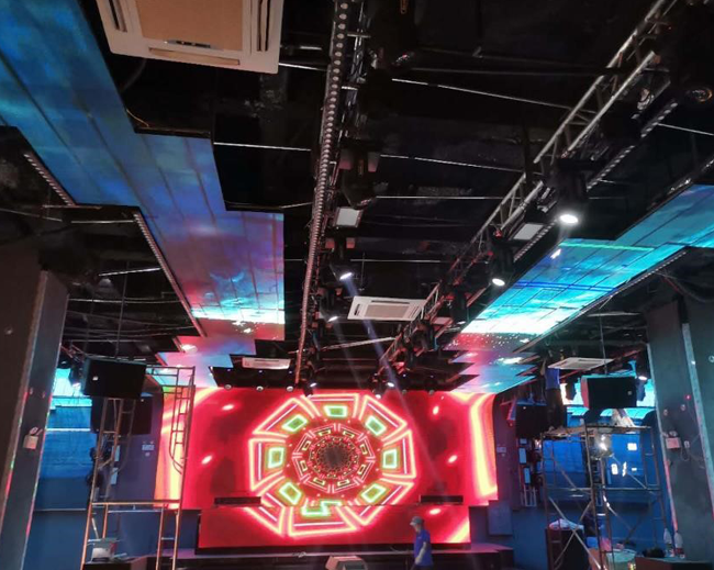 肇庆酒吧 P4 高清 LED 多画面互动气氛项目