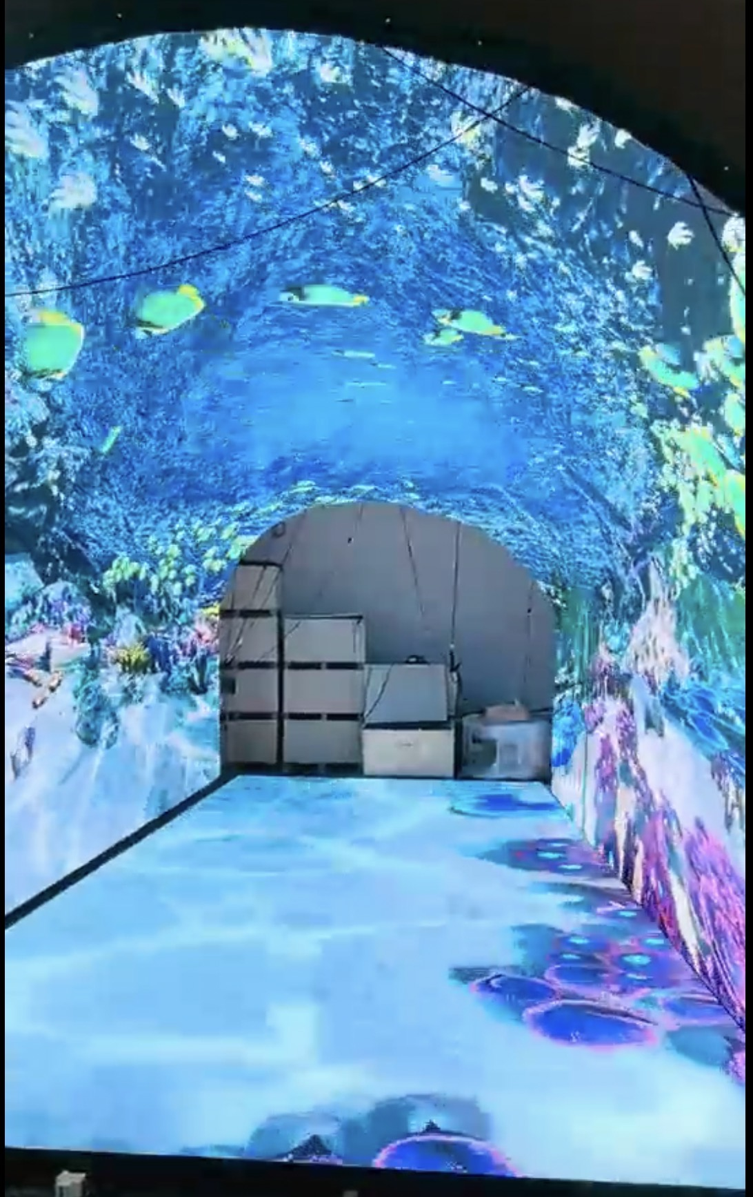 项目场景为时空隧道用于商业显示使用，，，，，使用效劳器+KHx系列计划